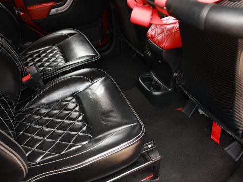 Used 2016 Jeep Wrangler Unlimited Rubicon w/ Connectivity Group image 15