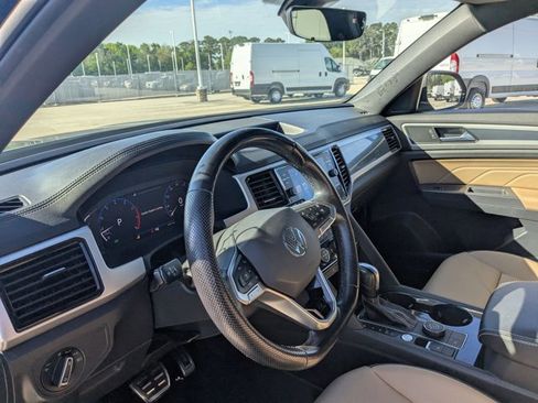 Used 2021 Volkswagen Atlas Cross Sport SEL R-Line image 9