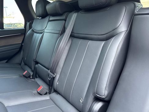Certified 2025 Land Rover Range Rover SE AWD/4WD image 15