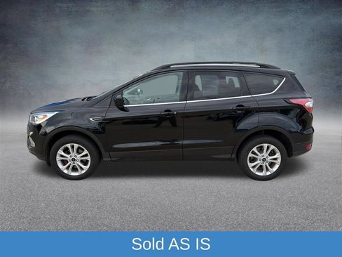 Used 2017 Ford Escape SE w/ Equipment Group 201A FWD image 2