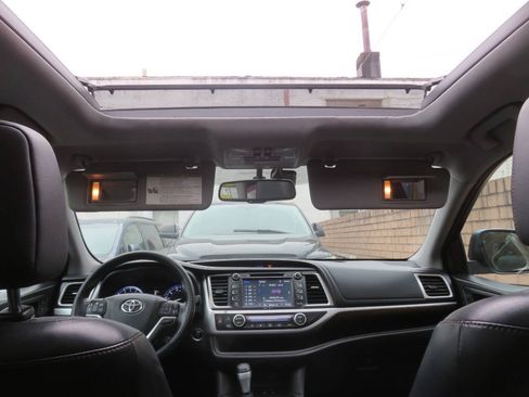 Used 2015 Toyota Highlander Limited Platinum AWD/4WD image 13