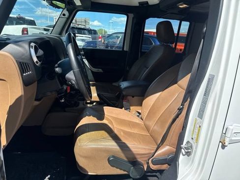 Used 2017 Jeep Wrangler Unlimited Sahara w/ Dual Top Group AWD/4WD image 14