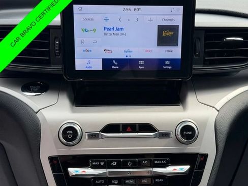 Used 2023 Ford Explorer XLT AWD/4WD image 5
