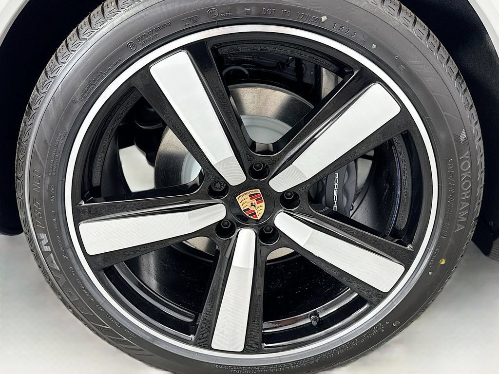 Used 2026 Porsche Cayenne AWD/4WD image 34