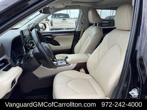 Used 2021 Toyota Highlander Limited FWD image 28