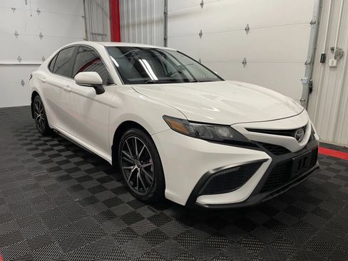 Used 2023 Toyota Camry SE FWD image 5