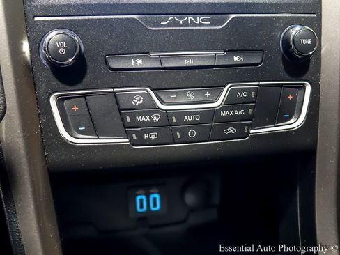 Used 2019 Ford Fusion SE image 22