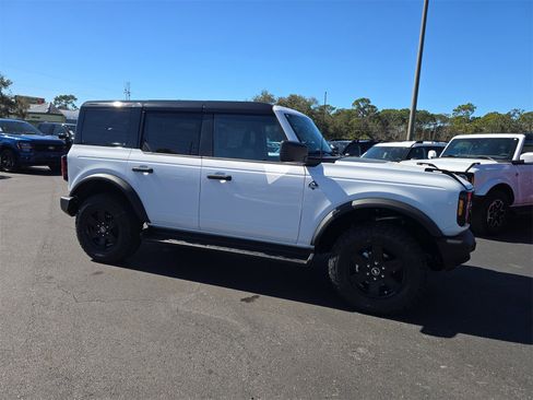 New 2025 Ford Bronco Outer Banks w/ Black Appearance Package image 2