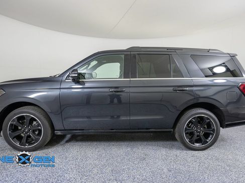 Used 2024 Ford Expedition Limited AWD/4WD image 4