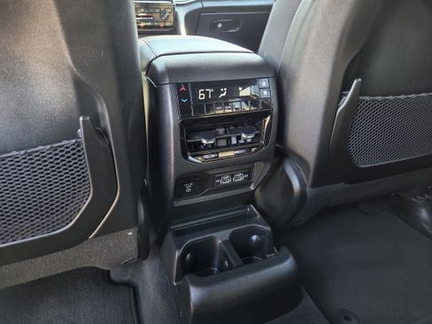 Used 2023 Jeep Grand Cherokee L Laredo image 20