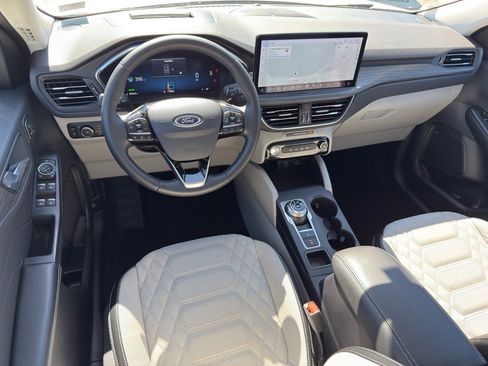 Used 2023 Ford Escape Platinum w/ Premium Technology Package image 7