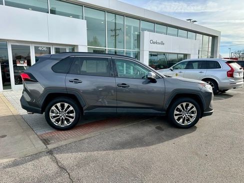 Used 2021 Toyota RAV4 XLE Premium image 8