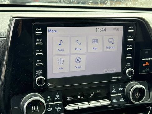 Used 2022 Toyota Highlander L image 13
