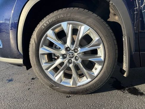 Used 2022 Toyota Highlander Limited AWD/4WD image 9