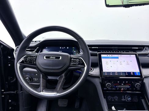 Used 2023 Jeep Grand Cherokee Overland w/ Luxury Tech Group IV AWD/4WD image 7