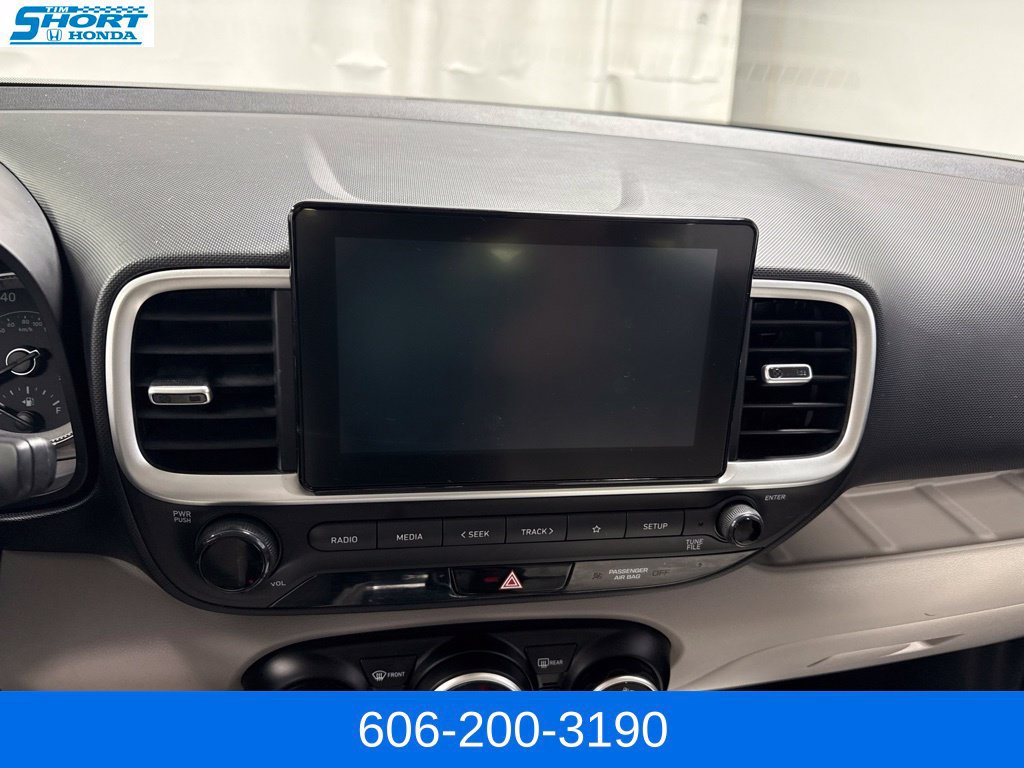 Used 2022 Hyundai Venue SEL FWD image 15