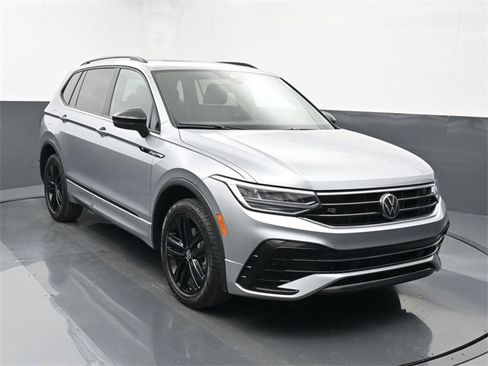 Used 2022 Volkswagen Tiguan SE R-Line image 7