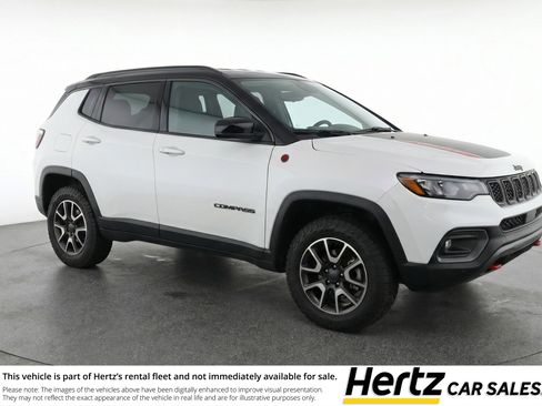 Used 2025 Jeep Compass Trailhawk image 1