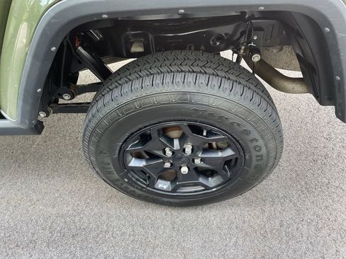 Used 2022 Jeep Gladiator Sport image 8