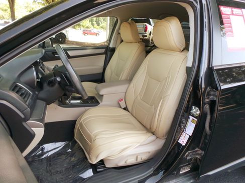 Used 2017 Subaru Outback 2.5i Premium AWD/4WD image 7