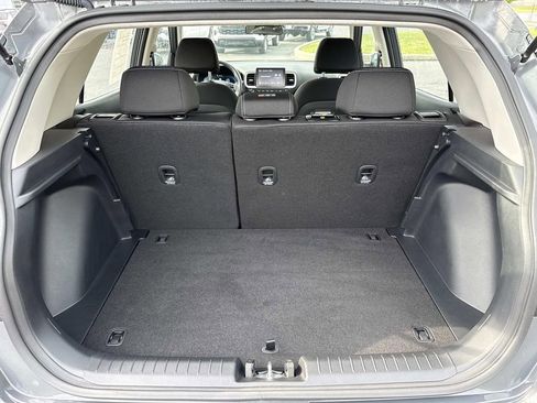 Used 2025 Hyundai Venue SEL FWD image 21