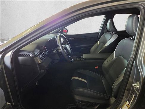 Used 2025 Toyota Camry SE w/ Convenience Package FWD image 10