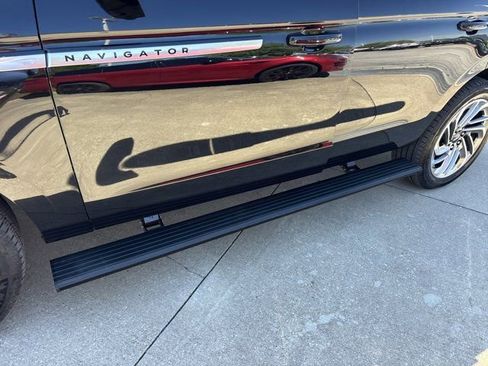Used 2025 Lincoln Navigator Reserve AWD/4WD image 18