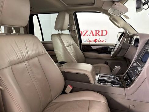 Used 2017 Lincoln Navigator Select RWD image 16