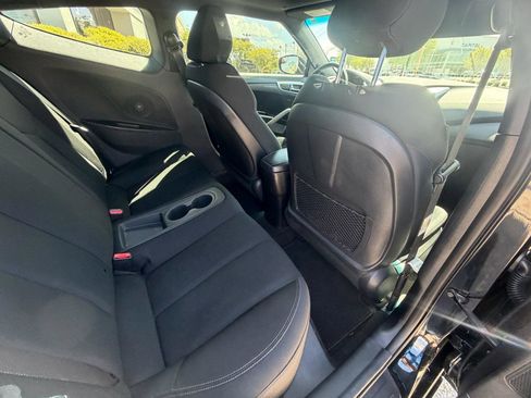 Used 2017 Hyundai Veloster Value Edition image 29