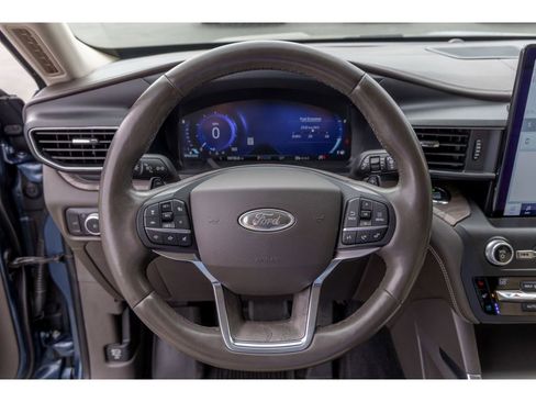 Used 2020 Ford Explorer Platinum w/ Premium Technology Package image 23