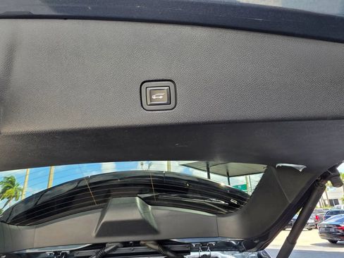 Used 2020 Cadillac XT6 Premium Luxury AWD/4WD image 19