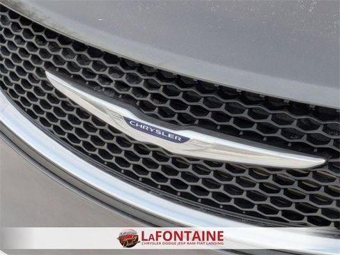 Certified 2019 Chrysler Pacifica Limited image 9