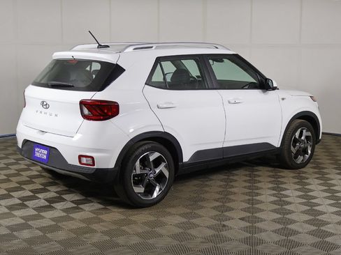 Certified 2024 Hyundai Venue SEL FWD image 9