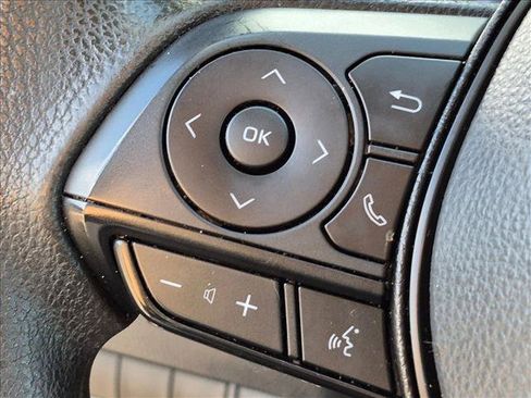 Used 2022 Toyota RAV4 XLE w/ Convenience Package FWD image 11