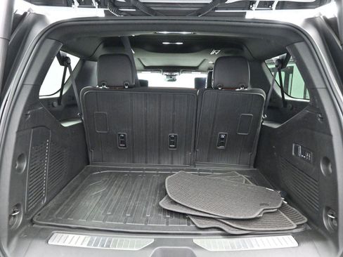 Used 2024 GMC Yukon XL Denali Ultimate image 10