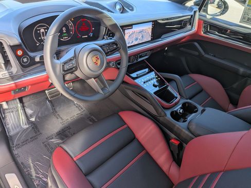 New 2026 Porsche Cayenne S image 4