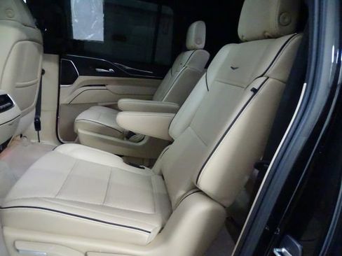 Certified 2023 Cadillac Escalade ESV Premium Luxury AWD/4WD image 5