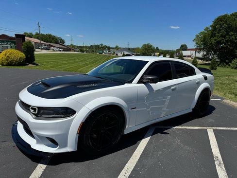 Used 2021 Dodge Charger R/T w/ Blacktop Package RWD image 3