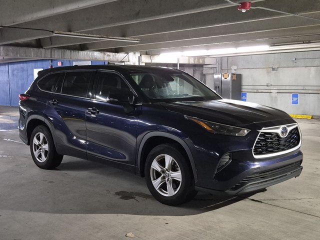 Used 2022 Toyota Highlander L FWD image 3