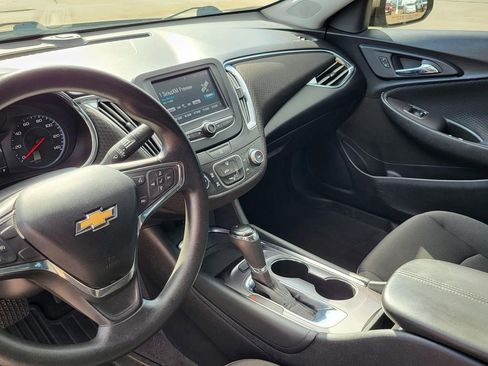 Used 2018 Chevrolet Malibu LT image 24