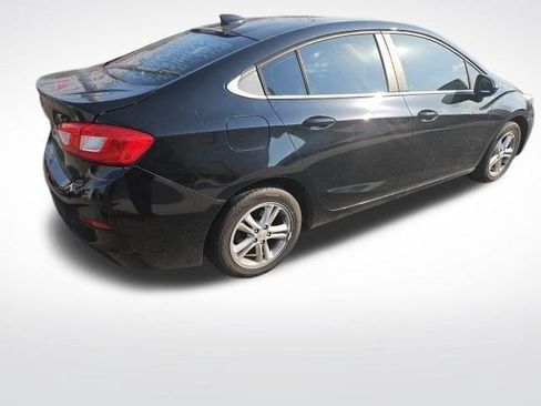 Used 2017 Chevrolet Cruze LT FWD image 2