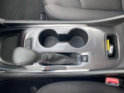 Used 2022 Chevrolet Malibu LT image 32