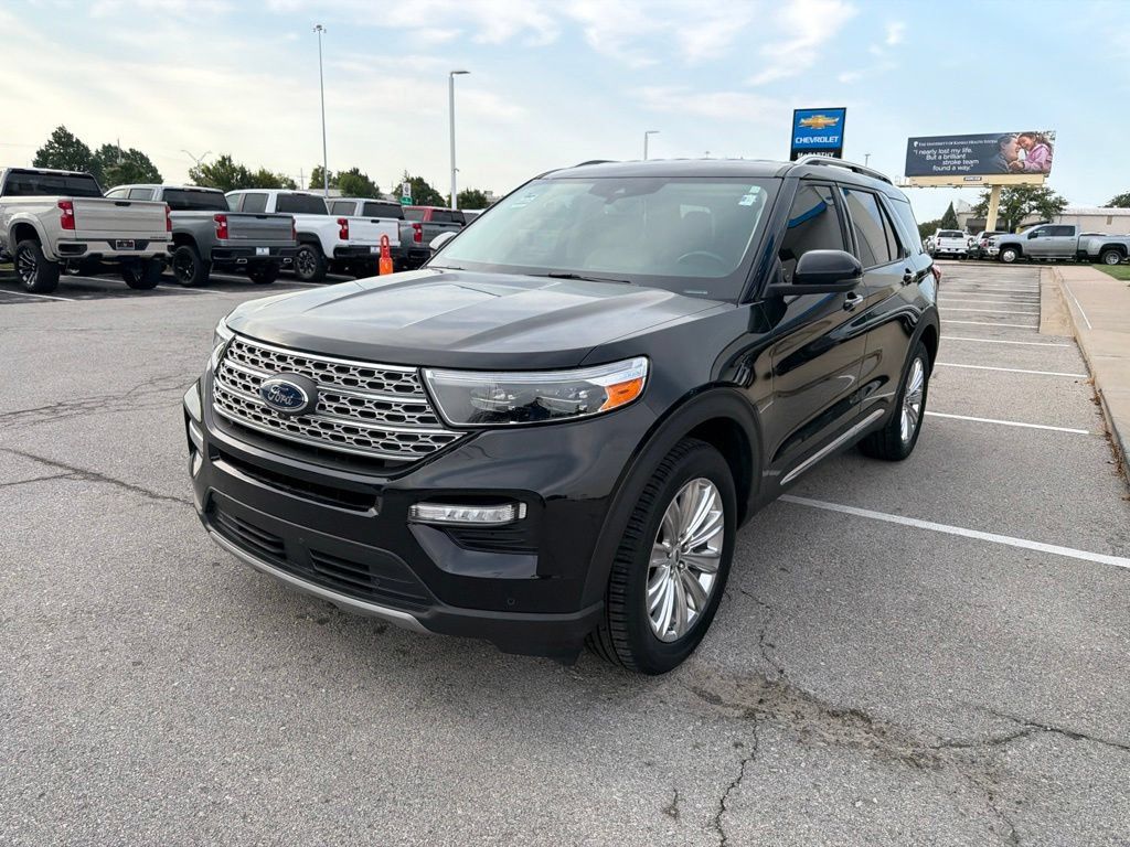 Used 2021 Ford Explorer Limited w/ Equipment Group 301A AWD/4WD image 2