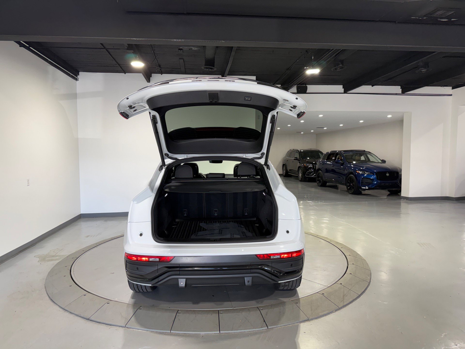 Used 2023 Audi Q5 2.0T Premium Plus w/ Premium Plus Package AWD/4WD image 17
