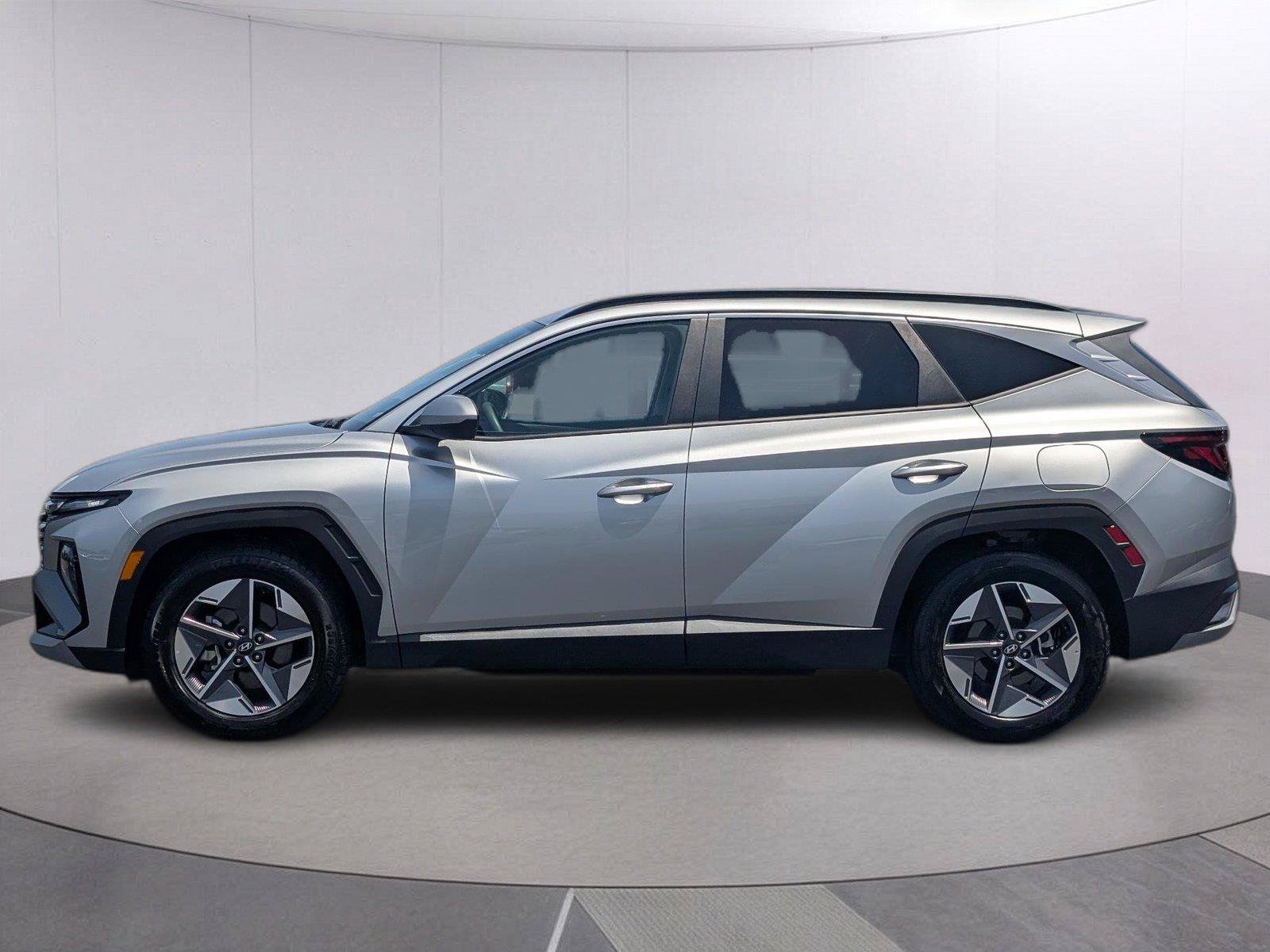 Used 2025 Hyundai Tucson SEL FWD image 2