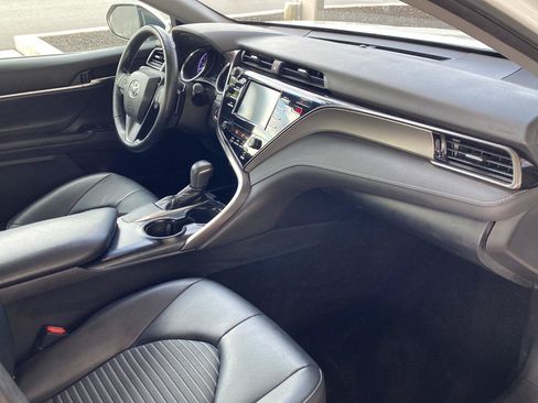Used 2019 Toyota Camry SE w/ Convenience Package FWD image 24