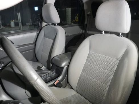 Used 2005 Ford Escape XLT AWD/4WD image 9