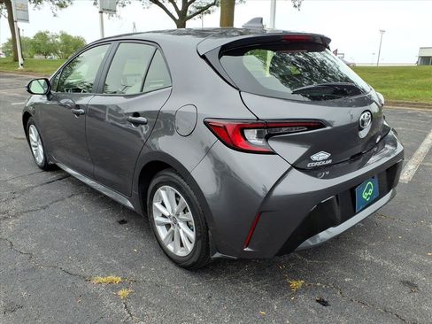 Used 2025 Toyota Corolla SE w/ SE Package FWD image 5
