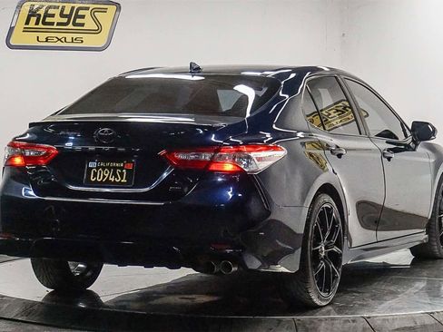 Used 2019 Toyota Camry SE image 4