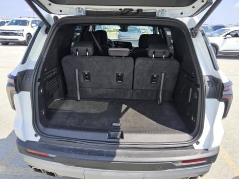 Used 2026 Chevrolet Traverse LT w/ Driver Confidence Package FWD image 6